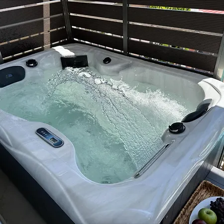 Flev's House With Jacuzzi Apartment