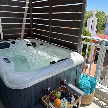 Flev's House With Jacuzzi Apartment