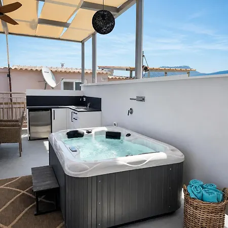 Flev's House With Jacuzzi & Rooftop Bbq * Kremastí