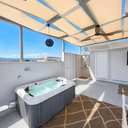 Flev's House With Jacuzzi & Rooftop Bbq Kremastí